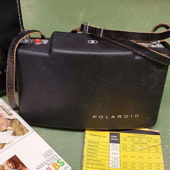 Mid 20th Century Foldable Polaroid Land Automatic Camera Model 100 - Picture 2 of 12